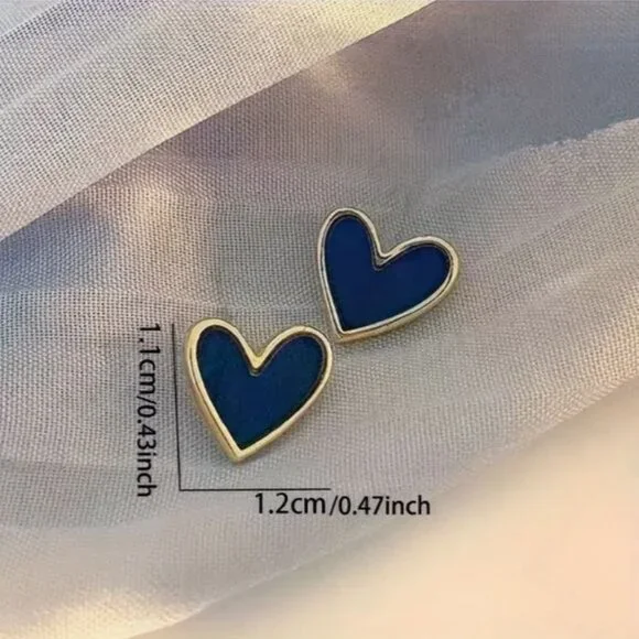 NEW Hailee 18K Gold Plated Navy Blue Enamel Heart Stud Earrings - Picture 4 of 4